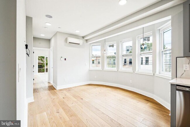 Living area - 2356 Gerritt St