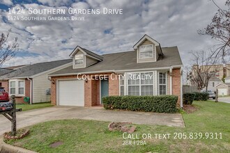 Building Photo - 1424 Southern Gardens Dr