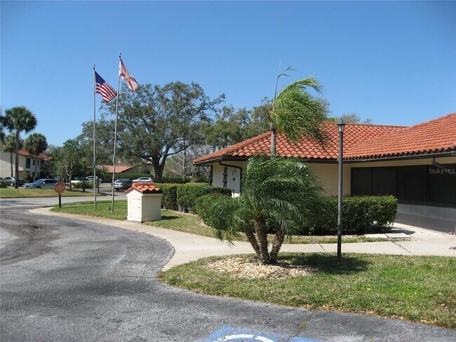Building Photo - 5644 Gardens Dr