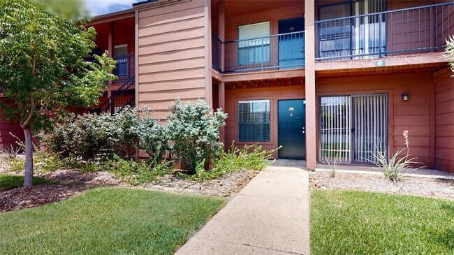 Building Photo - 904 University Oaks Blvd