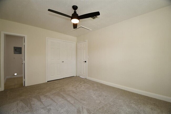 Building Photo - 10946 Fullerton Dr