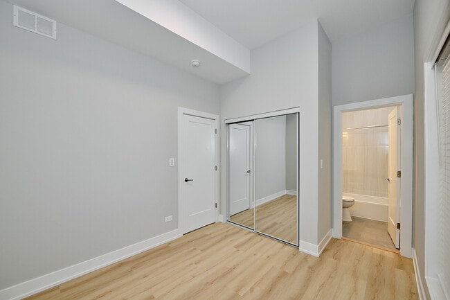 Building Photo - 2868 W 21st Pl