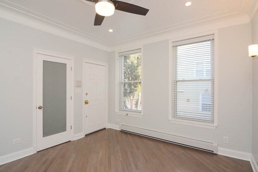Building Photo - 3144 N Oakley Ave