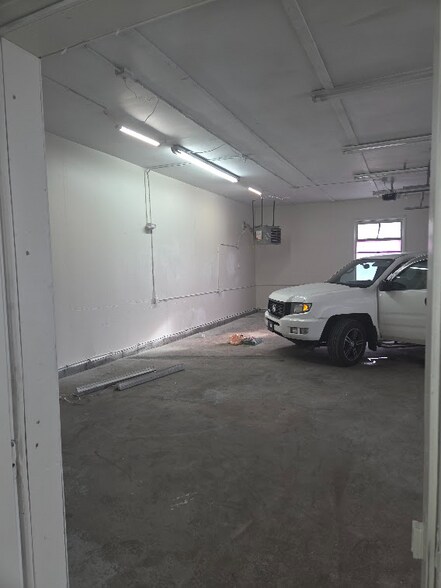 Building Photo - 8464 Cleveland Ave NW