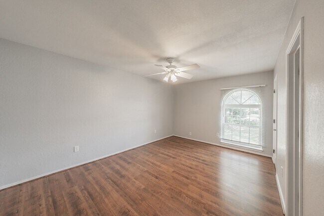 Building Photo - Charming Updated Home on Quiet Cul-de-Sac