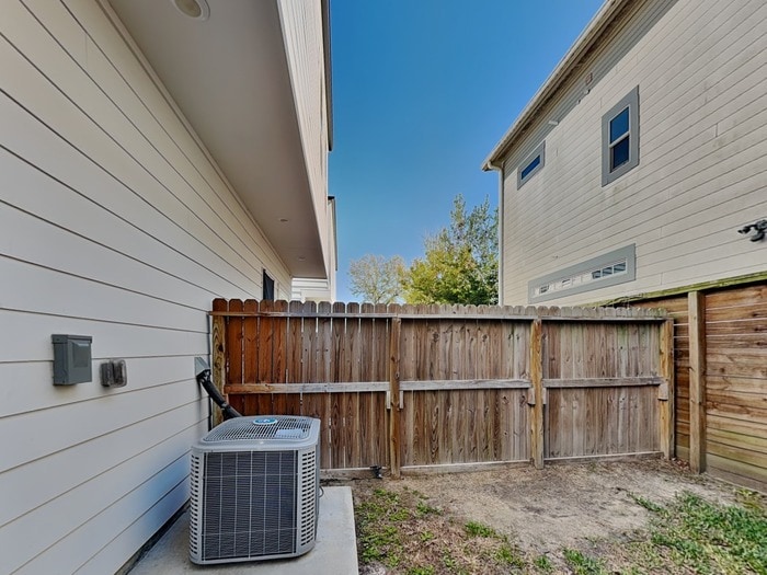 Building Photo - 223 Oriole St