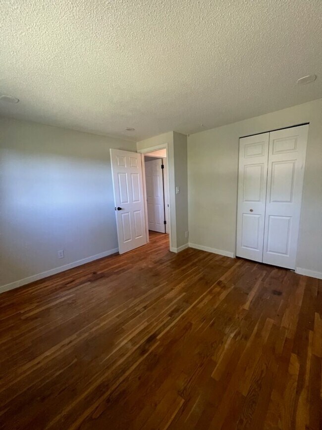 Building Photo - Modern 4-Bedroom Gem in East Columbus with...