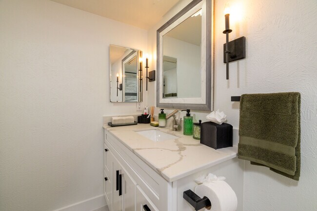 Building Photo - 12888 Montfort Dr