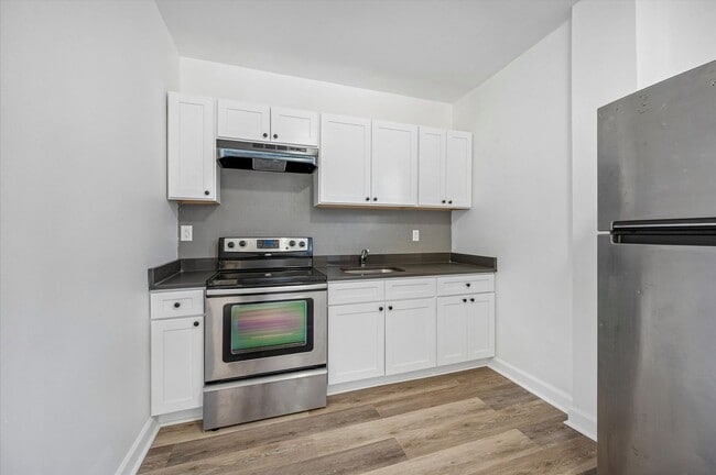 Building Photo - 402 N 59th St