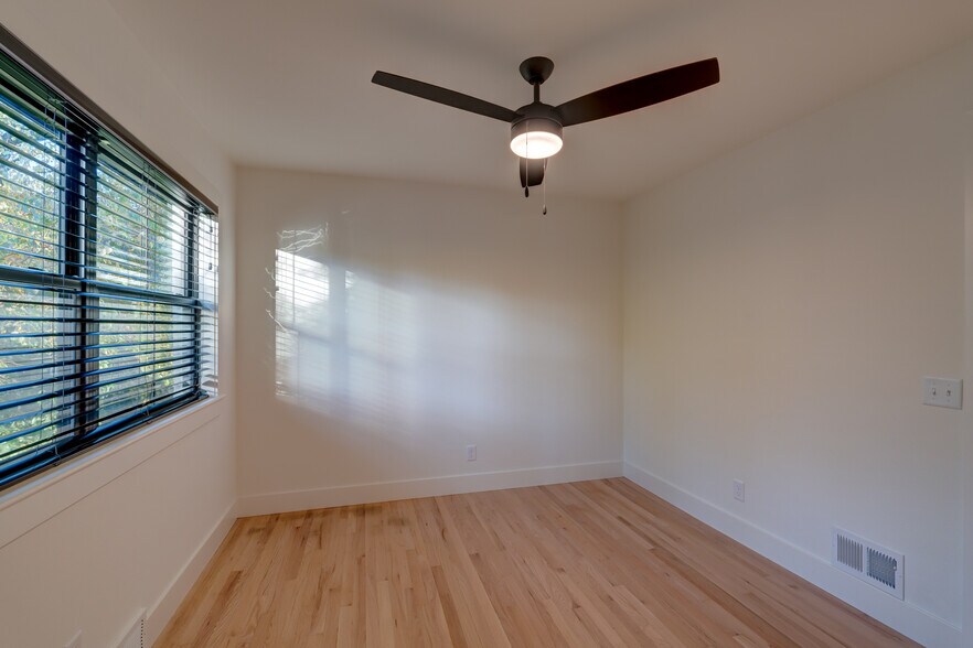 Building Photo - 405 Presidential Ln