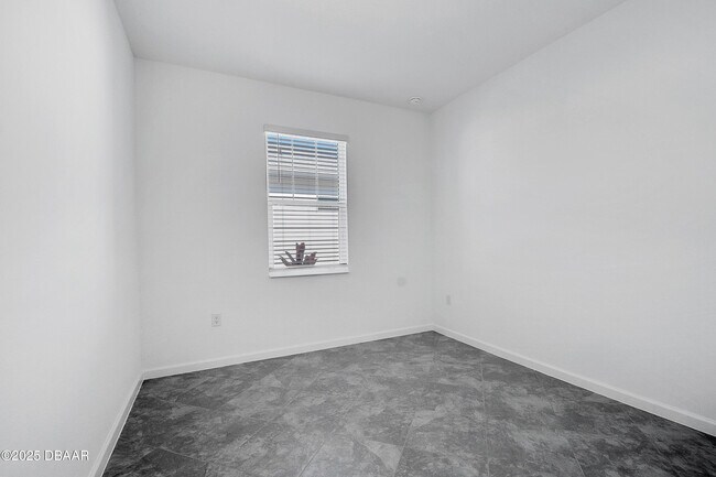 Building Photo - 215 Summertime Pl