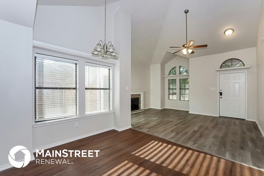 Building Photo - 223 Rodeo Dr