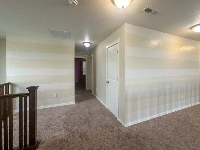 Building Photo - This 4bd home is waiting for you!