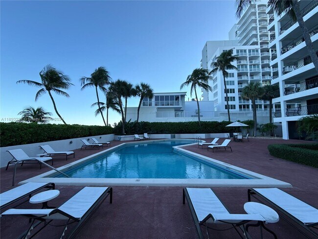 Building Photo - 5415 Collins Ave