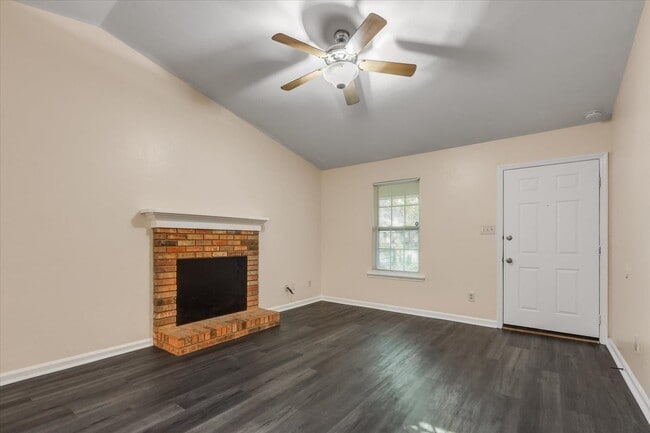 Building Photo - 1901 Gina Dr