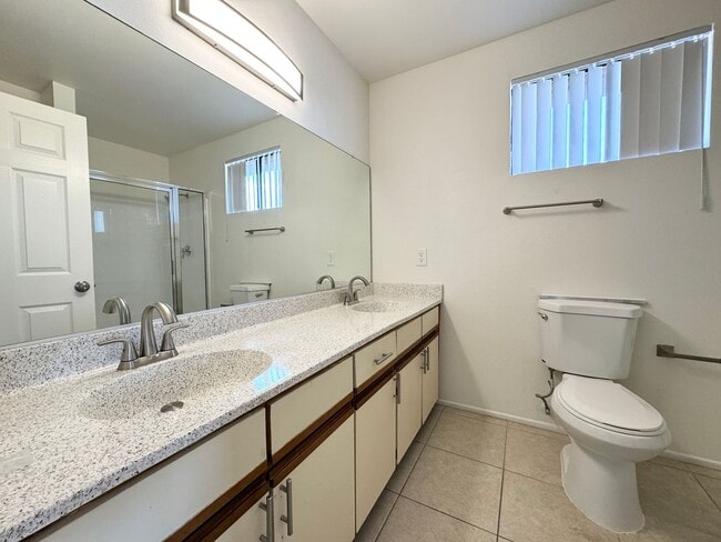 Building Photo - AVAILABLE NOW!!! 2 Bedroom / 2 Bath Apartment in Cathedral City!