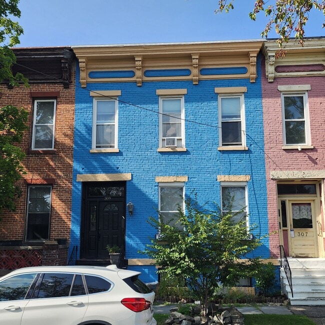 Building Photo - 309 23rd St
