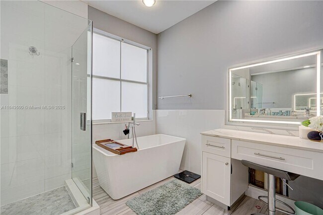Building Photo - 1364 Harbor View W