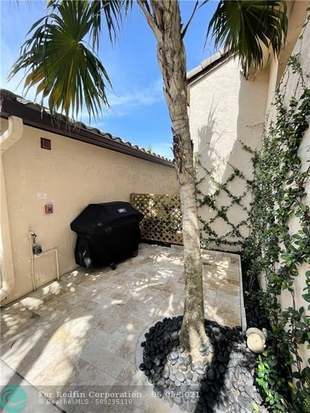 Building Photo - 270 Captains Walk