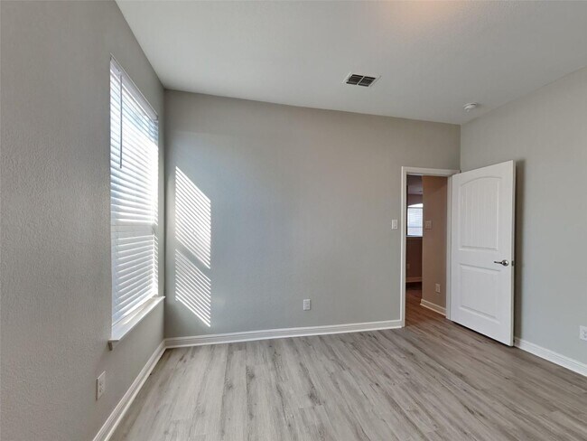 Building Photo - 5BR/4BA | Updated Single Family Home | 2-Car Garage | Gated backyard