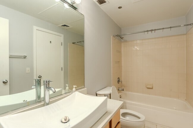 Building Photo - 208 W Washington St