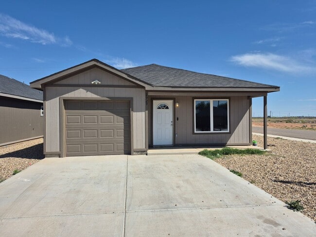 Primary Photo - Spacious 3 bedroom home