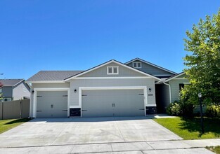 Building Photo - Pet Friendly Home in Nampa!