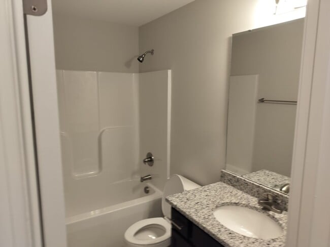 Building Photo - 1051 McKay Dr
