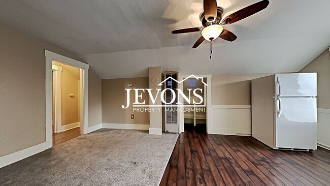 Building Photo - $300 Rent Credit - Well-kept ground-floor ...