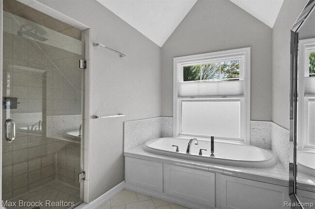 Building Photo - 2120 Buckingham Ave