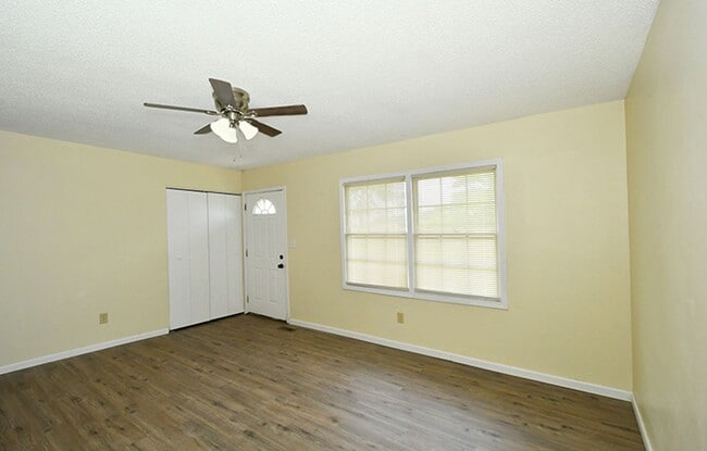 Building Photo - Country ranch 3 bedroom