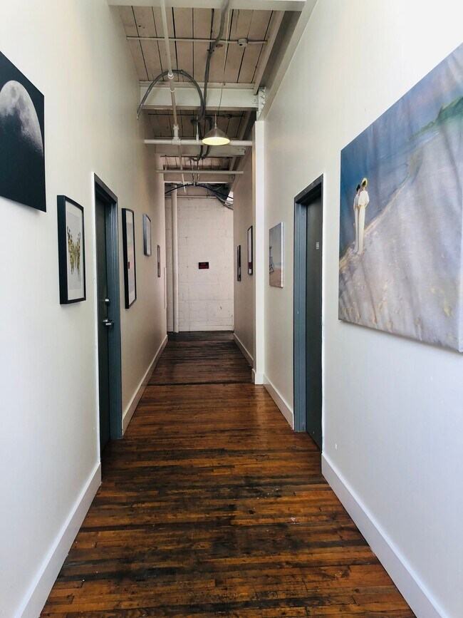 Building Photo - 1501 Kemper St