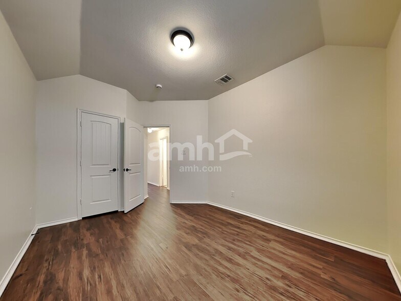Building Photo - 1083 Carpenter Ct
