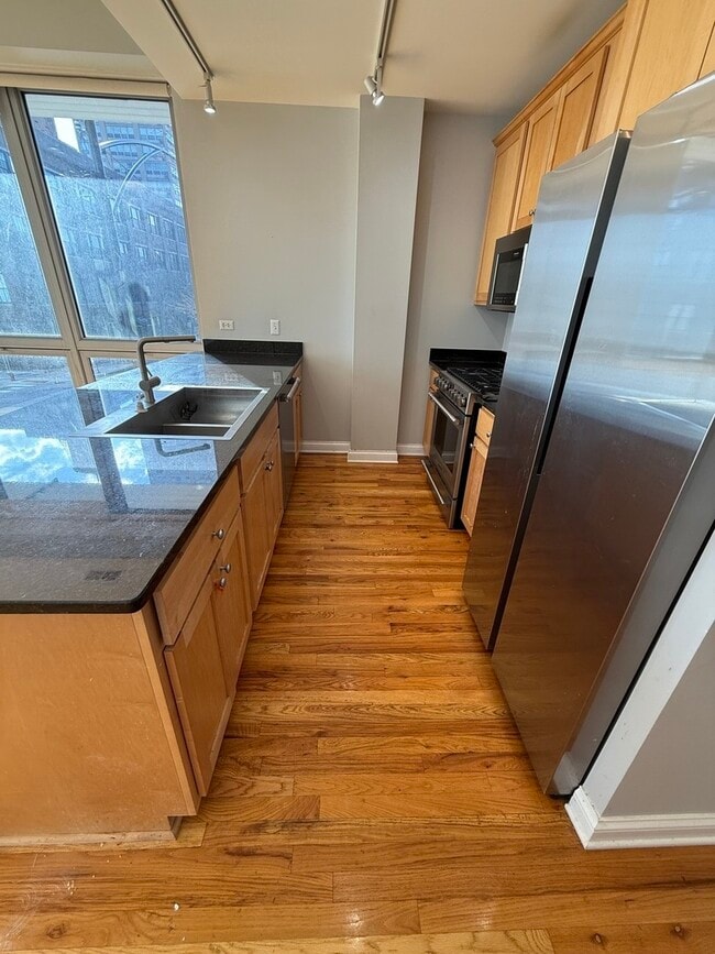 Building Photo - 2035 S Indiana Ave