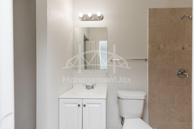 Building Photo - 2325 Westbrook Cir N