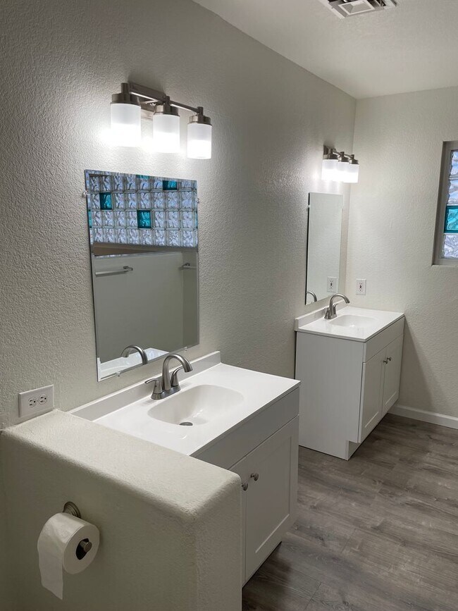 Building Photo - 1171 Regency Dr