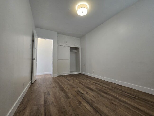 Building Photo - 330 Calle Miramar