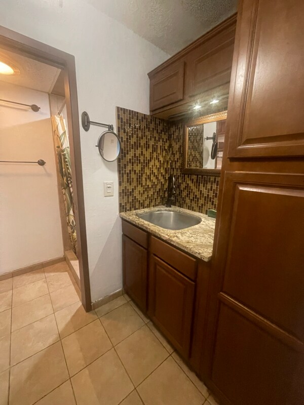 Building Photo - 75-5776-5776 Kuakini Hwy