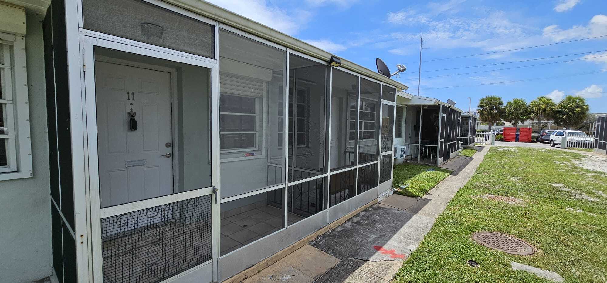 Building Photo - 2211 Lincoln St