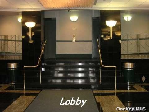 Building Photo - 25 W Broadway