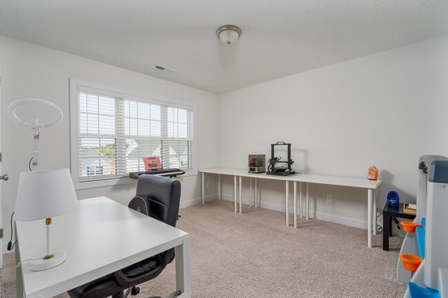 Building Photo - 595 Appalachian Trl S
