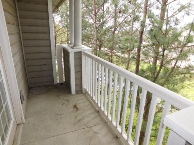 Building Photo - 2700 Pine Tree Rd NE