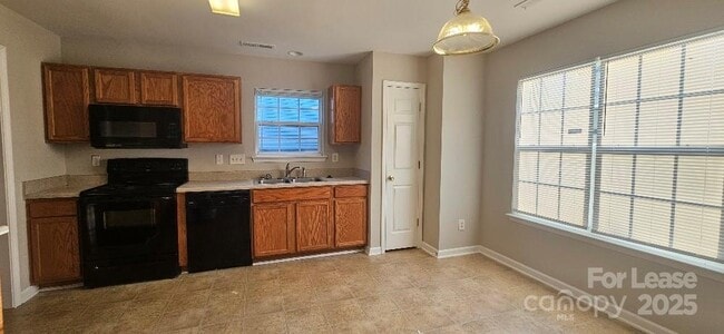 Building Photo - 537 Havenbrook Way NW