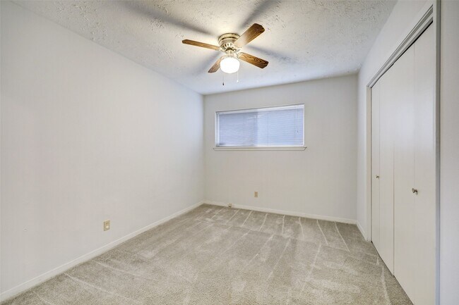 Building Photo - 8730 Cedarspur Dr