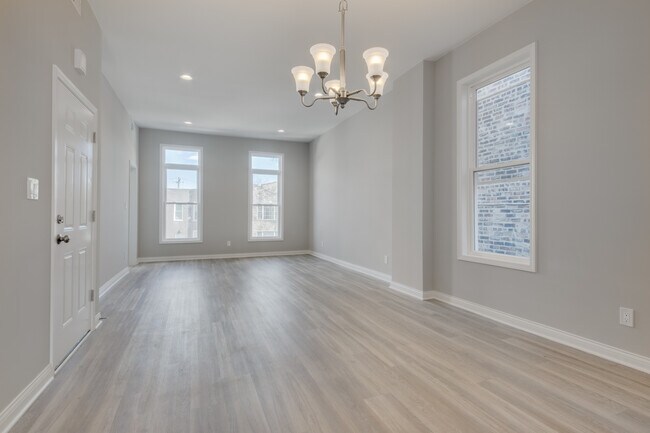 Building Photo - 1536 N Talman Ave