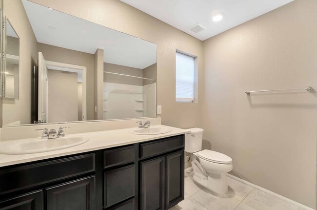 Building Photo - Desirable Southwest Townhome: Luxury Living!