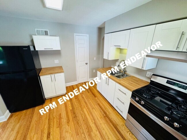 Building Photo - Modern Charm in University City: Your Ideal Rental Awaits!