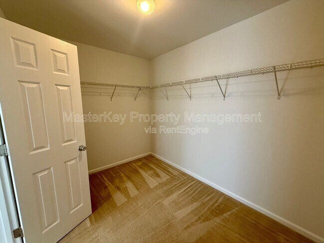 Building Photo - 105 Penncross Dr