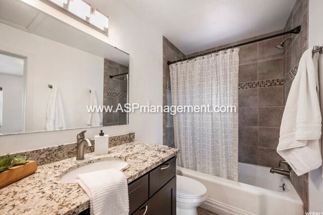 Building Photo - Harvard/Yale 3 bed 2 bath Brick home