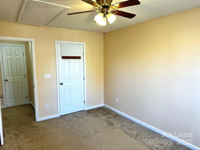 Building Photo - 7946 Mariners Pointe Cir